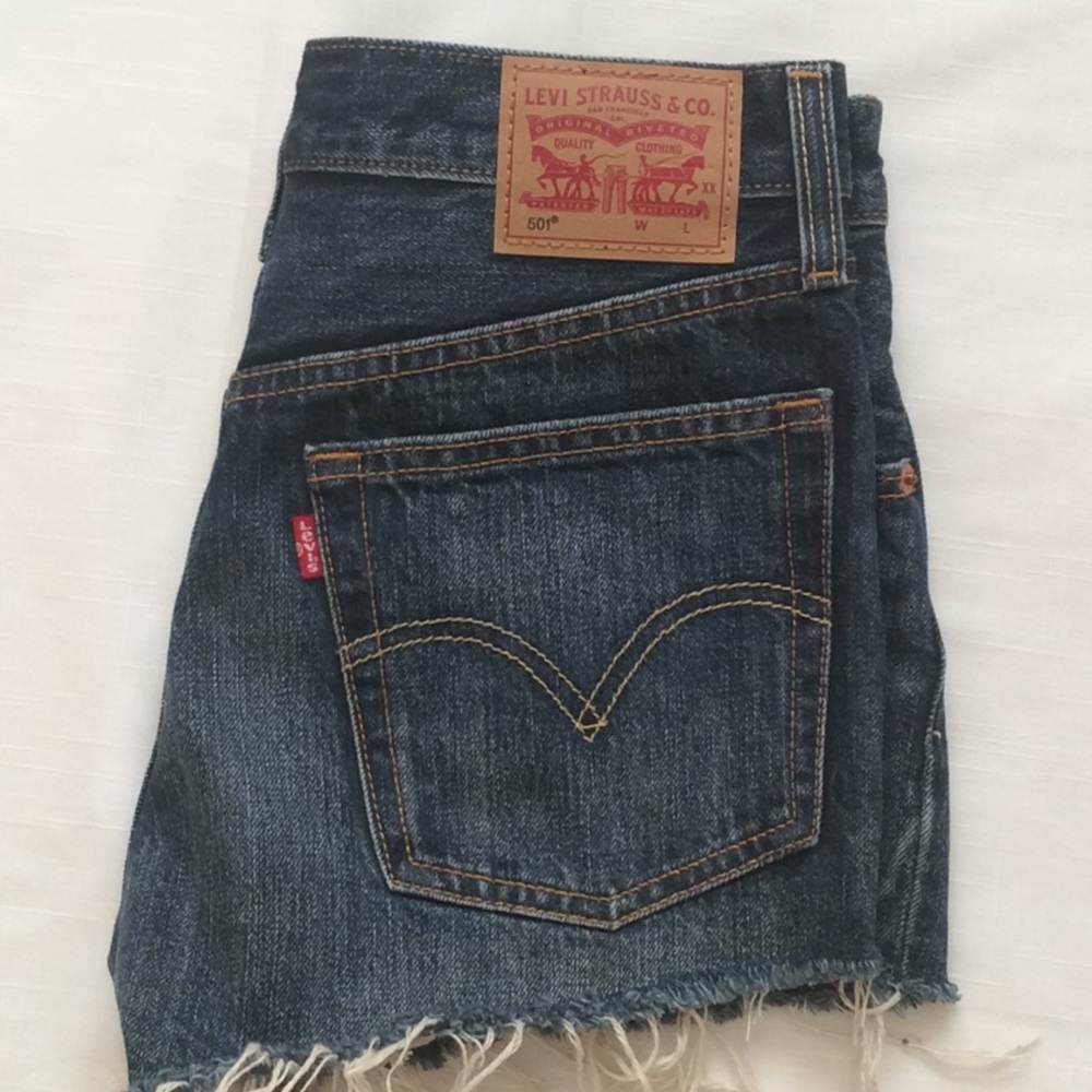 🌺  LEVI’S 501 shorts Sz 25 denim jeans frayed 25” Waist - Picture 3 of 7